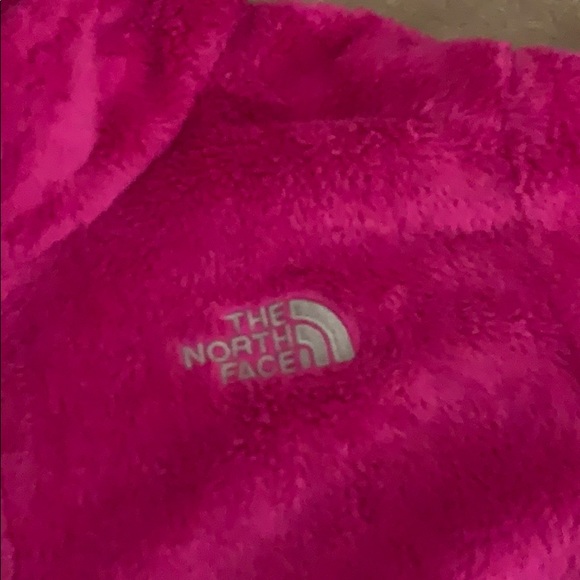 Girls fuzzy north face jacket - Picture 2 of 2